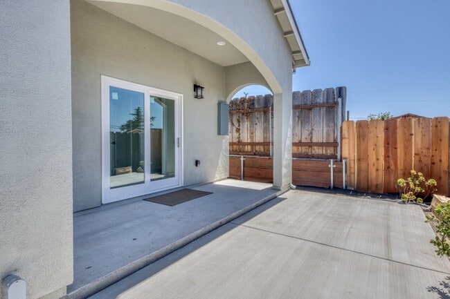 Building Photo - 3052 Eddy Cir