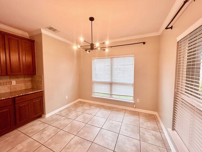 Building Photo - Gorgeous 4 Bed/ 3Bath house for rent! Avai...