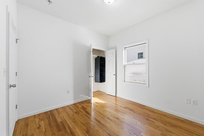 Building Photo - 54 Laidlaw Ave