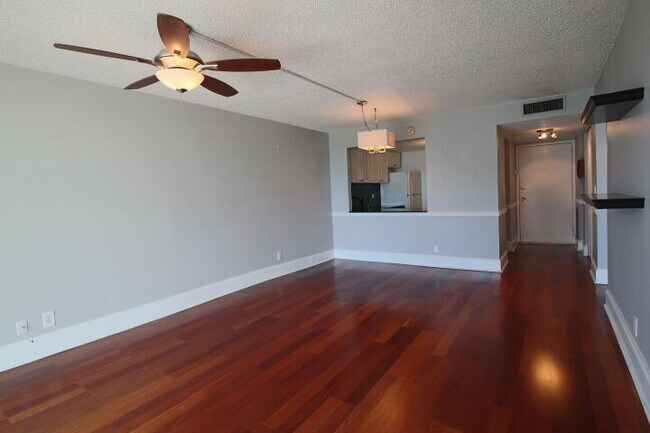 Building Photo - 470 Executive Center Dr