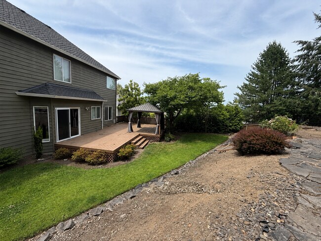 Building Photo - Light-Filled 3 Bedroom Retreat with Waterfall & Fully Fenced Yard