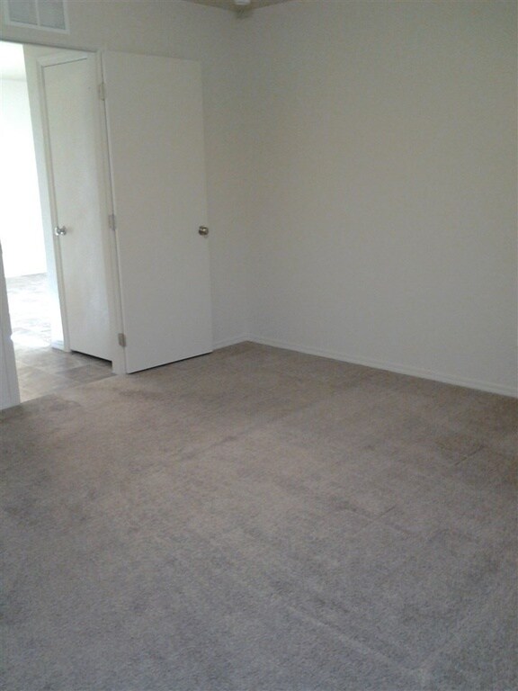 Building Photo - This home is just like new and move in rea...
