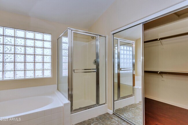 Building Photo - 413 W Weatherby Pl
