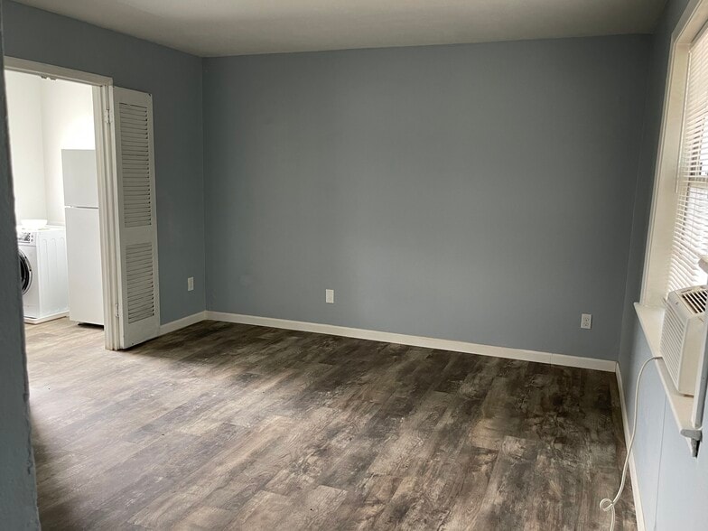 Building Photo - 35 N Idlewild St