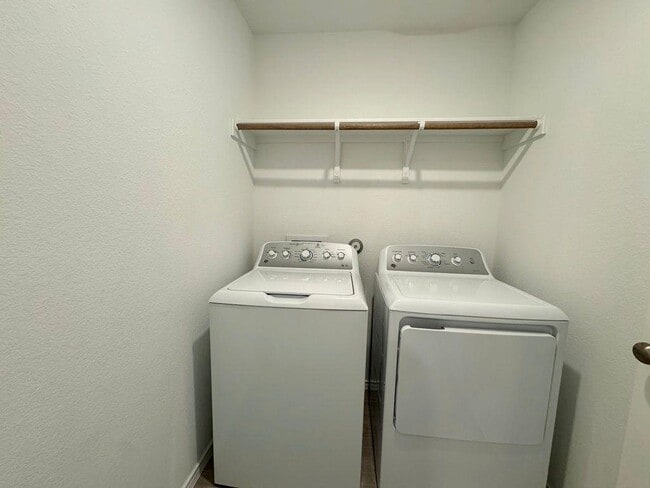 Building Photo - 109 Little Sparklers Lp