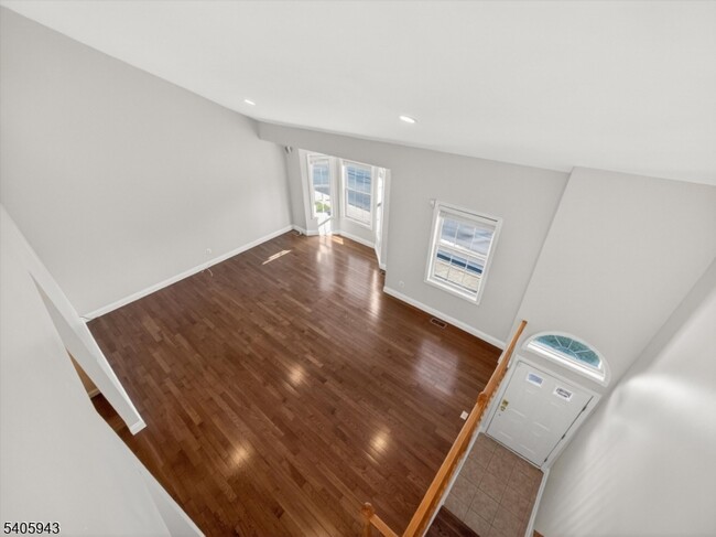 Building Photo - 124 Barclay Dr