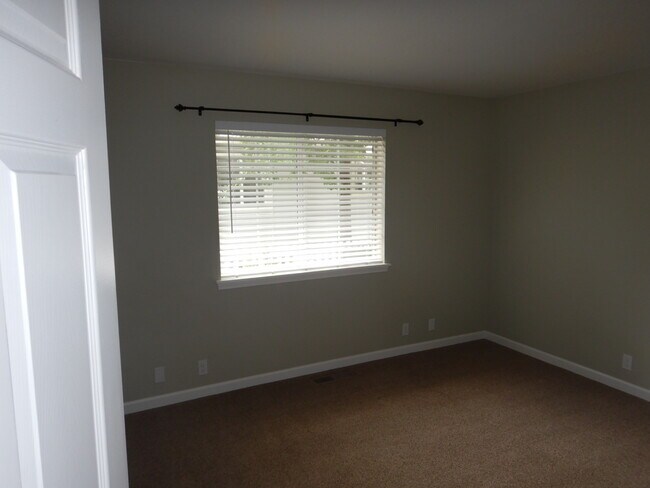 Building Photo - Panoramic Views from Caughlin Ranch