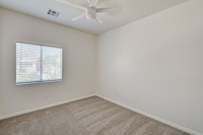 Building Photo - Beautiful 3 Bedroom Single Story Home in A...