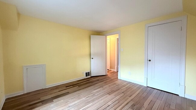 Building Photo - 555 S Ruston Ave
