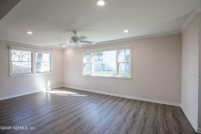 Building Photo - 2008 Ocean Dr S