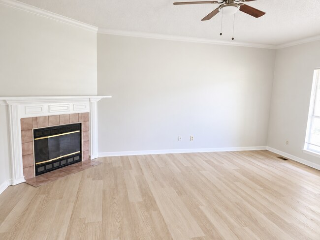 Building Photo - 127 Amberwood Dr