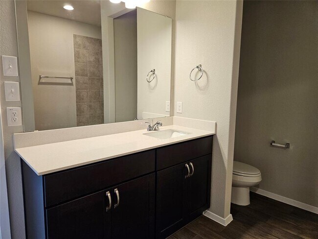 Building Photo - 118 Bluestem Dr