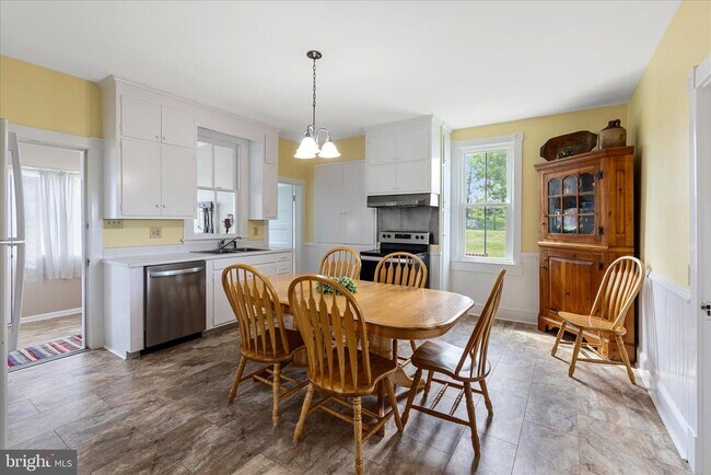 Building Photo - 5452 Middle Rd