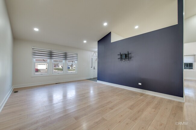 Building Photo - 359 Chaparral Cir