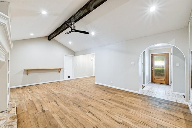 Building Photo - 9403 Longvale Dr