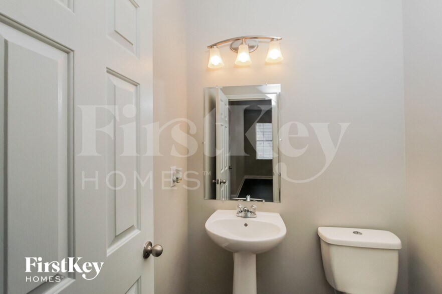 Building Photo - 4204 High Shoals Dr
