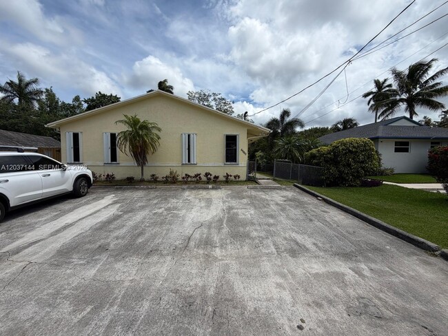 Building Photo - 6560 SW 49th St