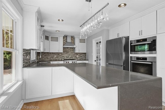 Building Photo - 2120 Buckingham Ave