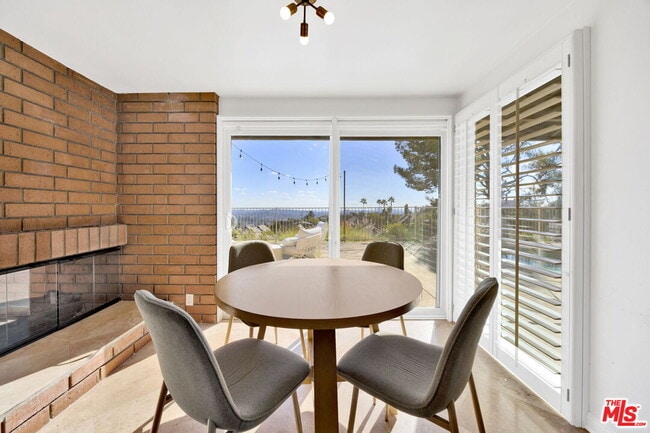 Building Photo - 906 Whitehaven Terrace