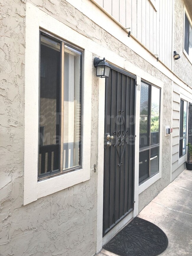 Building Photo - ***2 Bed / 1.5 Bath Townhome with Attached Garage - Available 03/10***