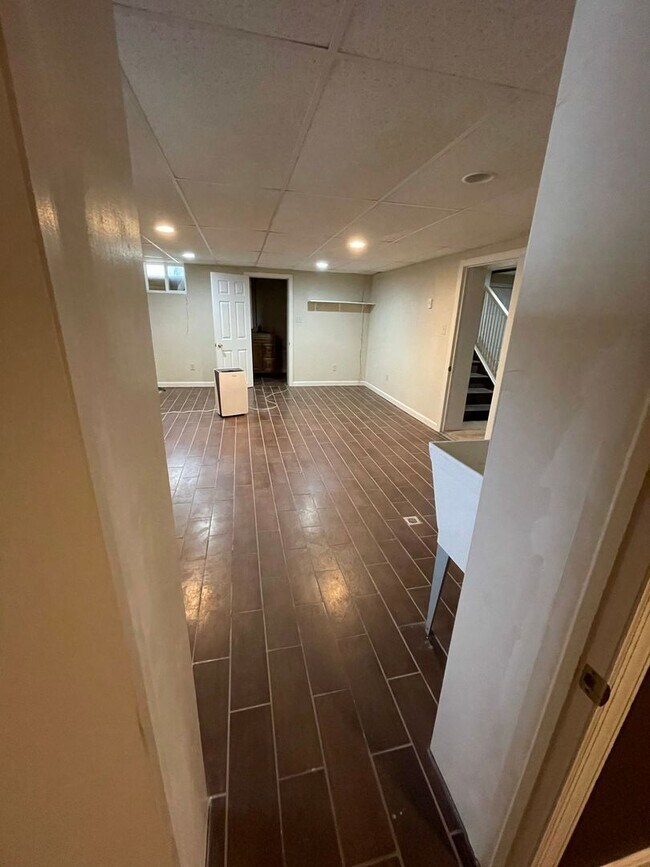 Building Photo - Beautiful 4 Bedroom, 2.5 Bathroom, 3000sq.ft Ranch! Pet Friendly!