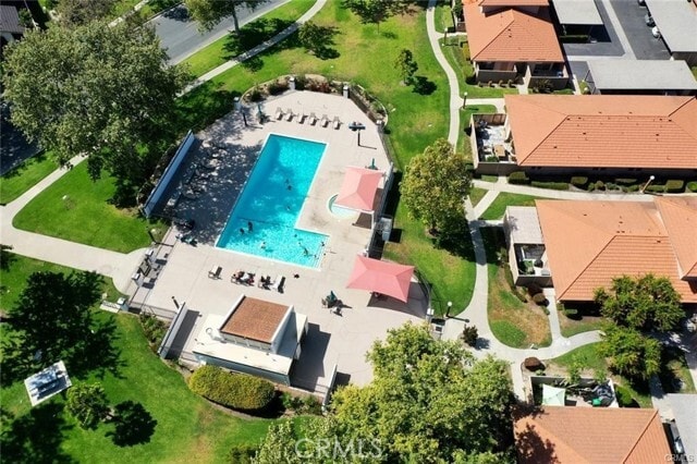 Building Photo - 2352 Dahlia Dr