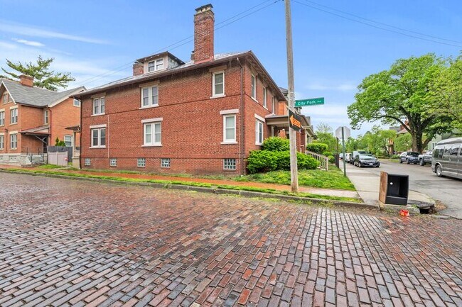 Building Photo - 52 E Gates St