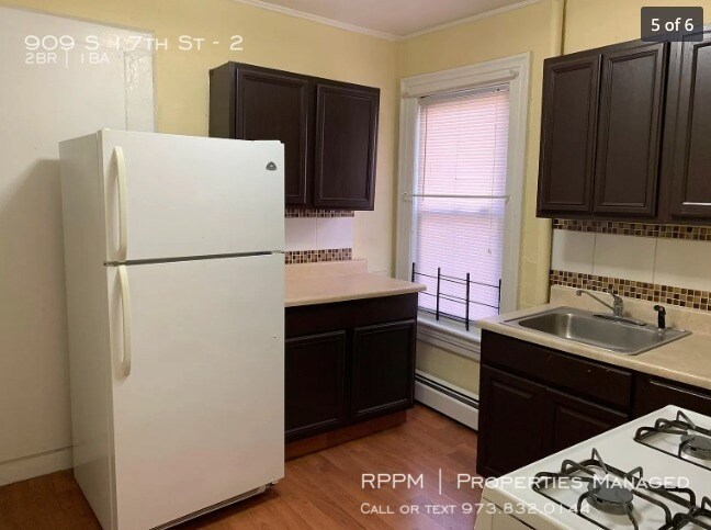Building Photo - 909 S 17th St - 2 - 2 beds, 1 full bath