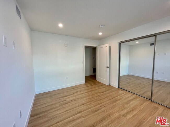 Building Photo - 5405 Hermitage Ave