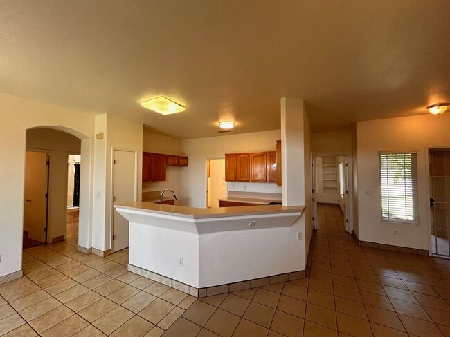 Building Photo - Beautiful home for rent in Visalia!