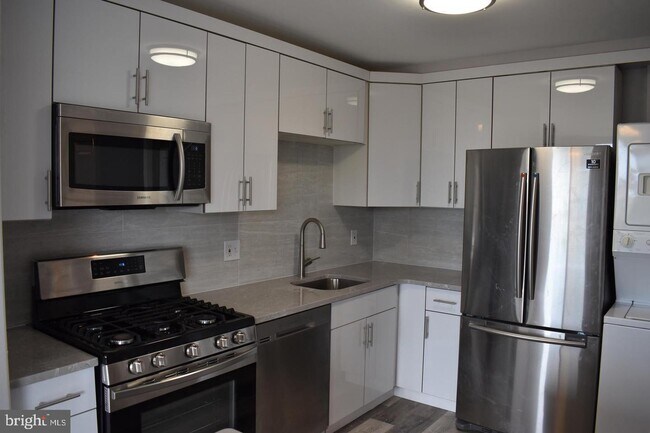 Building Photo - 7-1840-1807 Frontage Rd