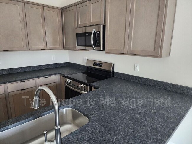 Building Photo - 2104 N Kali Ln