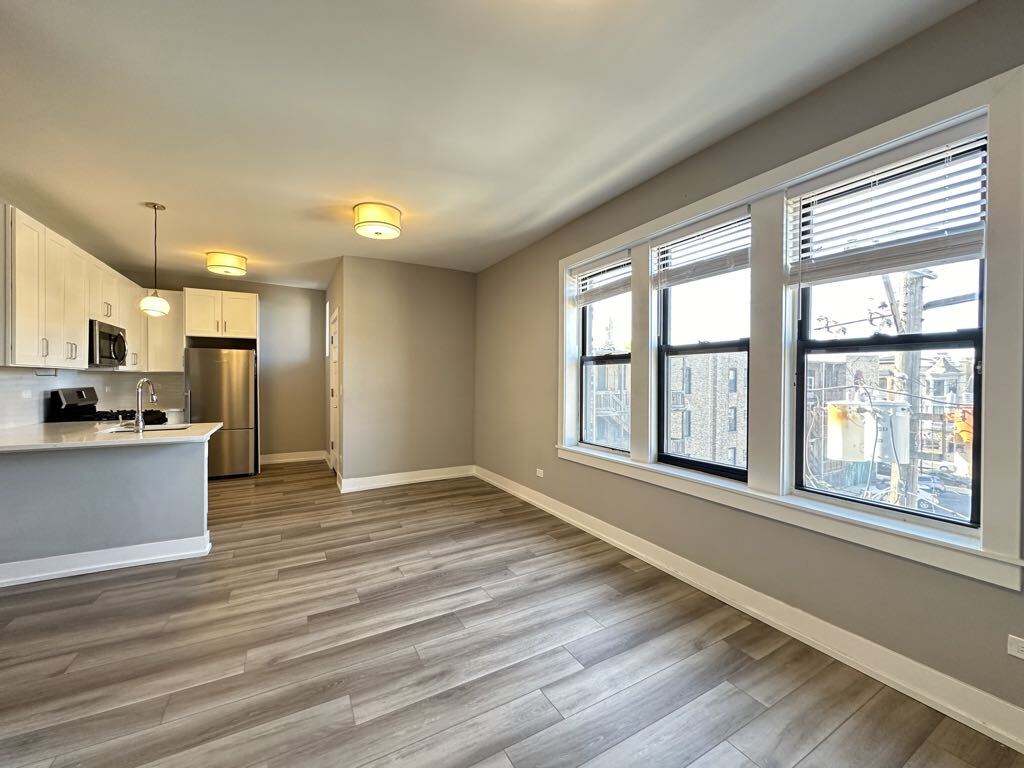 Building Photo - 3934 N Janssen Ave