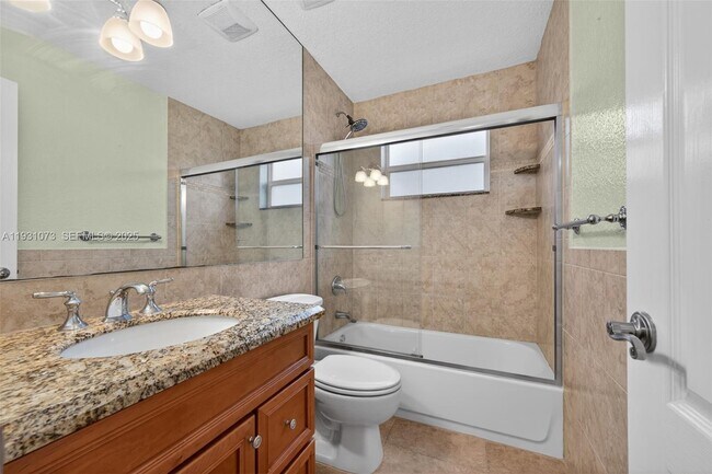 Building Photo - 5340 NE 17th Terrace