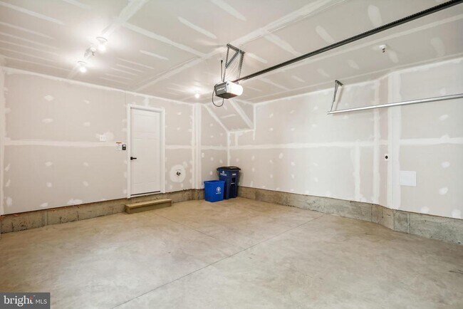 Building Photo - 19753 Grn Vlg Dr