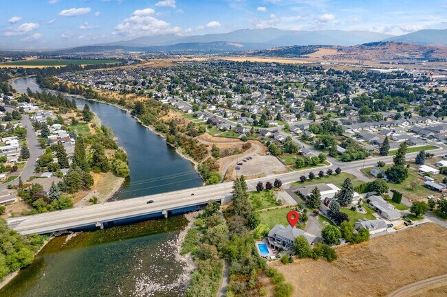 Building Photo - Stunning Home and Three Bay Shop Along Spo...
