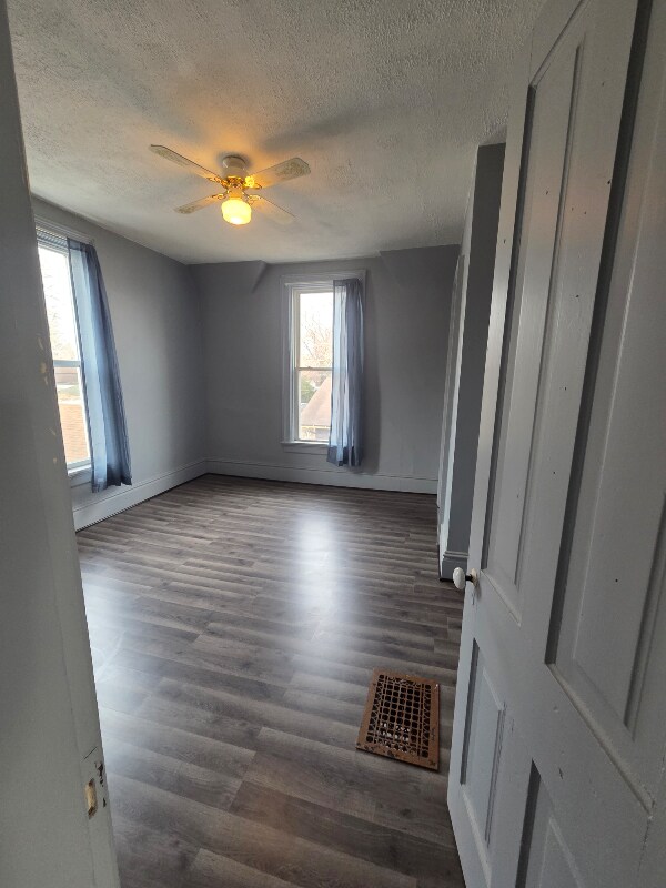 Building Photo - 332 De Soto St