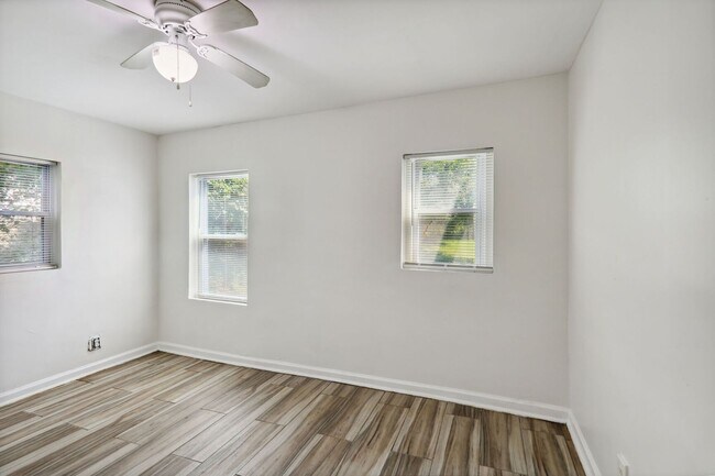 Building Photo - 619 Oliver St NW