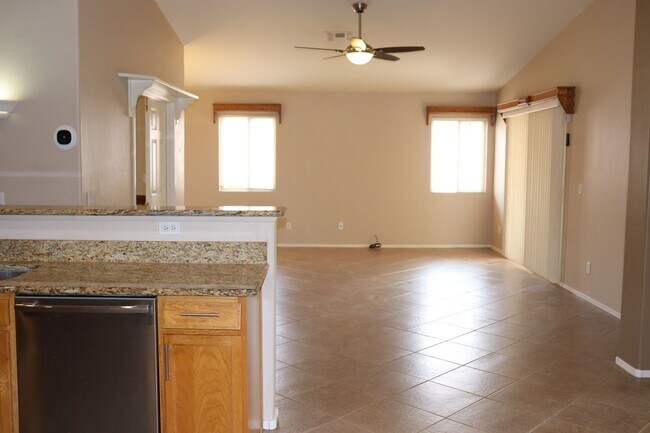 Building Photo - 4943 W Rosebay Dr