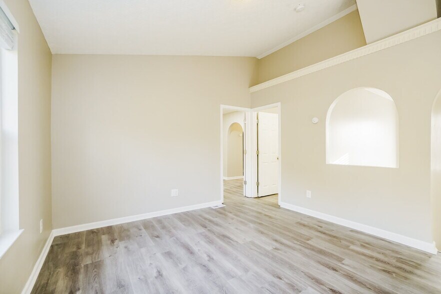 Building Photo - 1667 Eastbrook Dr N