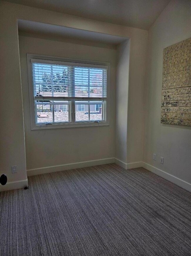 Building Photo - 919 Fremont Pl