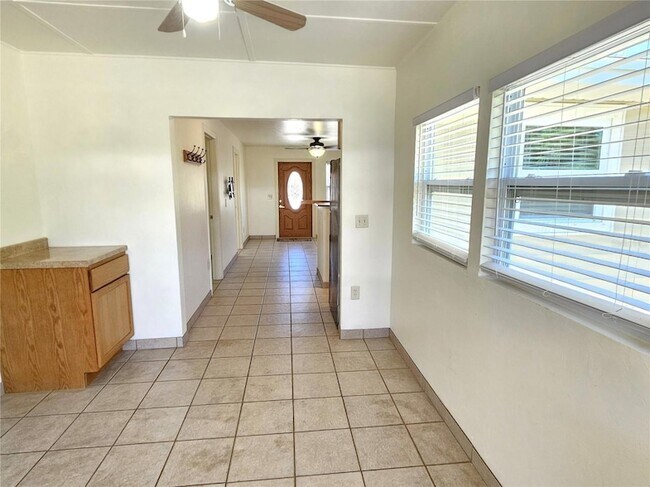 Building Photo - 323 Palmetto Rd W