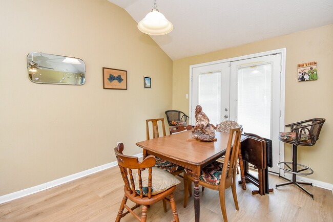 Building Photo - 14915 Willow Hearth Dr