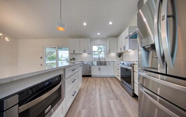 Building Photo - 3866 Sterling Rd