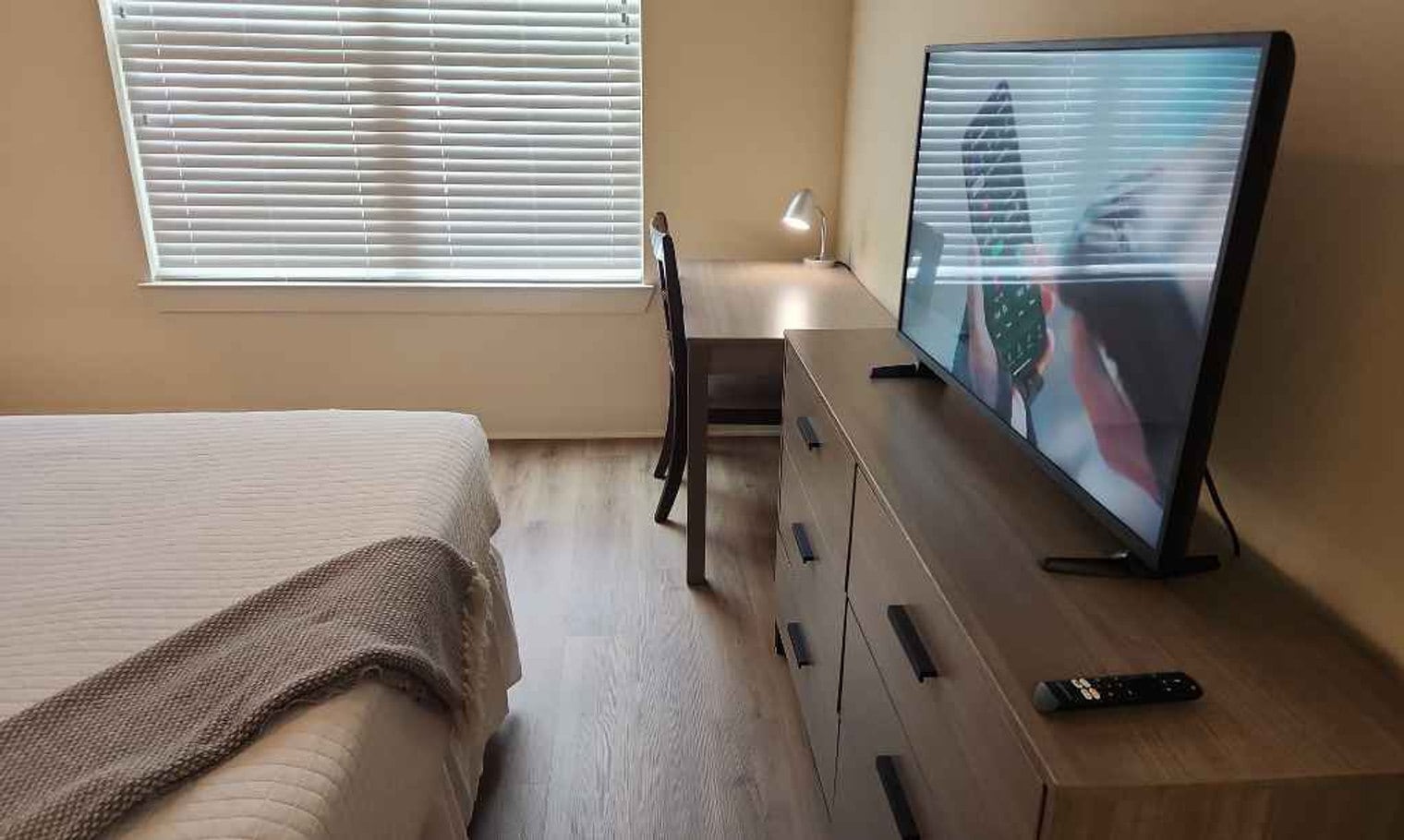 Building Photo - 3100 Esperanza Crossing