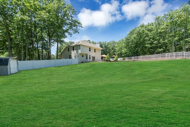 Building Photo - Private Cul-de-Sac Living: 4BR Home with Pool & Geothermal HVAC