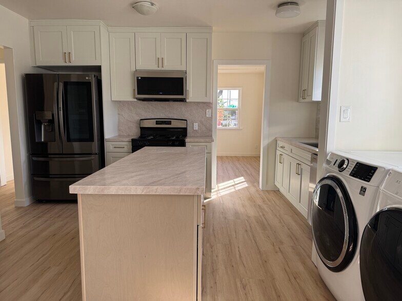 Building Photo - 4579 W 171st St