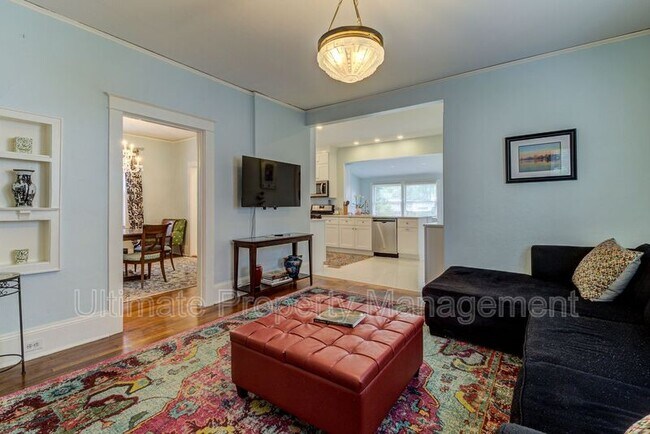 Building Photo - 206 Nun St