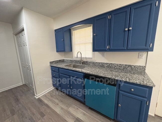 Building Photo - 4920 Gardiner Dr