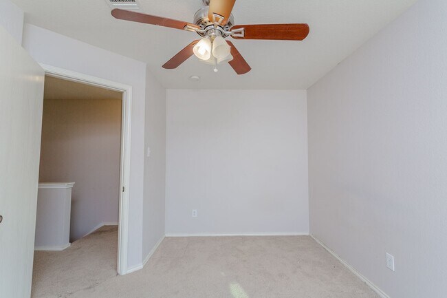 Building Photo - 2007 Rim Rock Dr